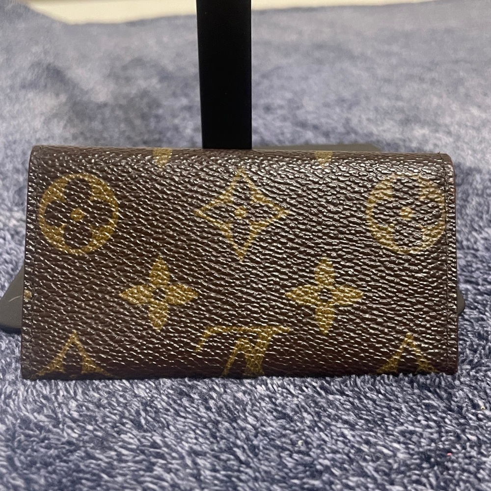 Louis Vuitton Monogram Key Holder - Picture 3 of 10